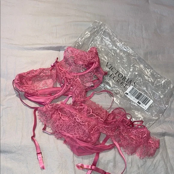 Victoria's Secret Pink Teddy Lace Bra with Scalloped Edges Size Medium - Picture 7 of 7